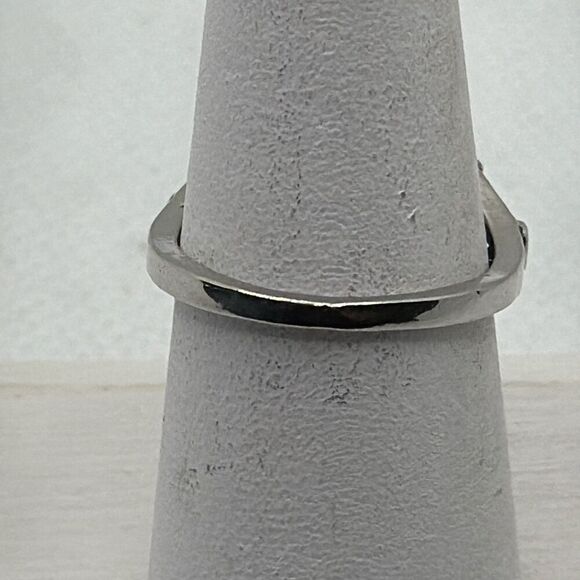 NWOT Size 7 1/2 Oval turquoise stone with heart scrolling design - Picture 3 of 4